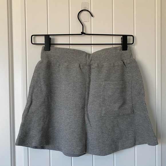 Halara gray tennis skirt - Picture 4 of 4